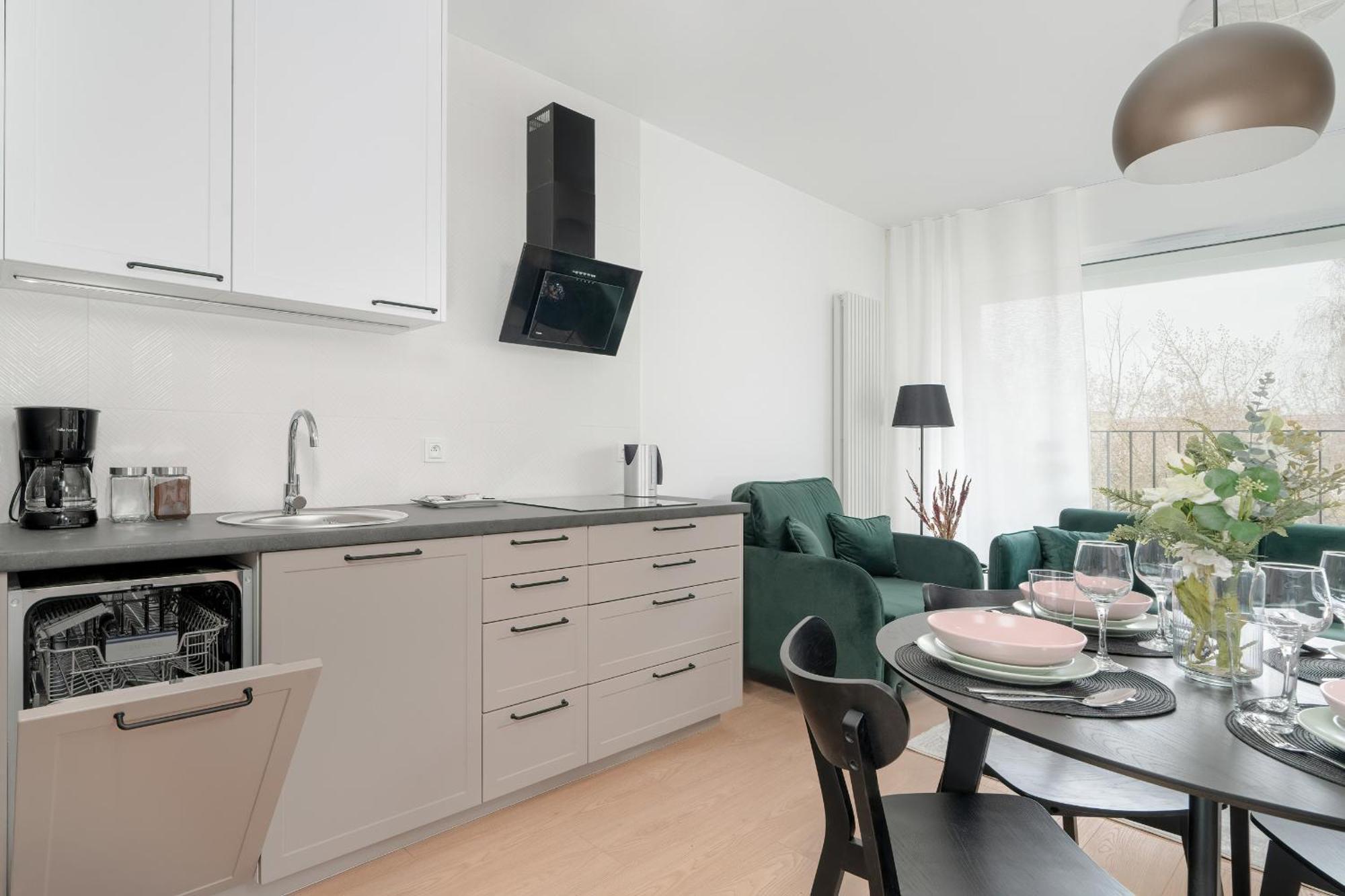 Spacious Apartment With Balcony By Rent Like Home 波兹南 外观 照片