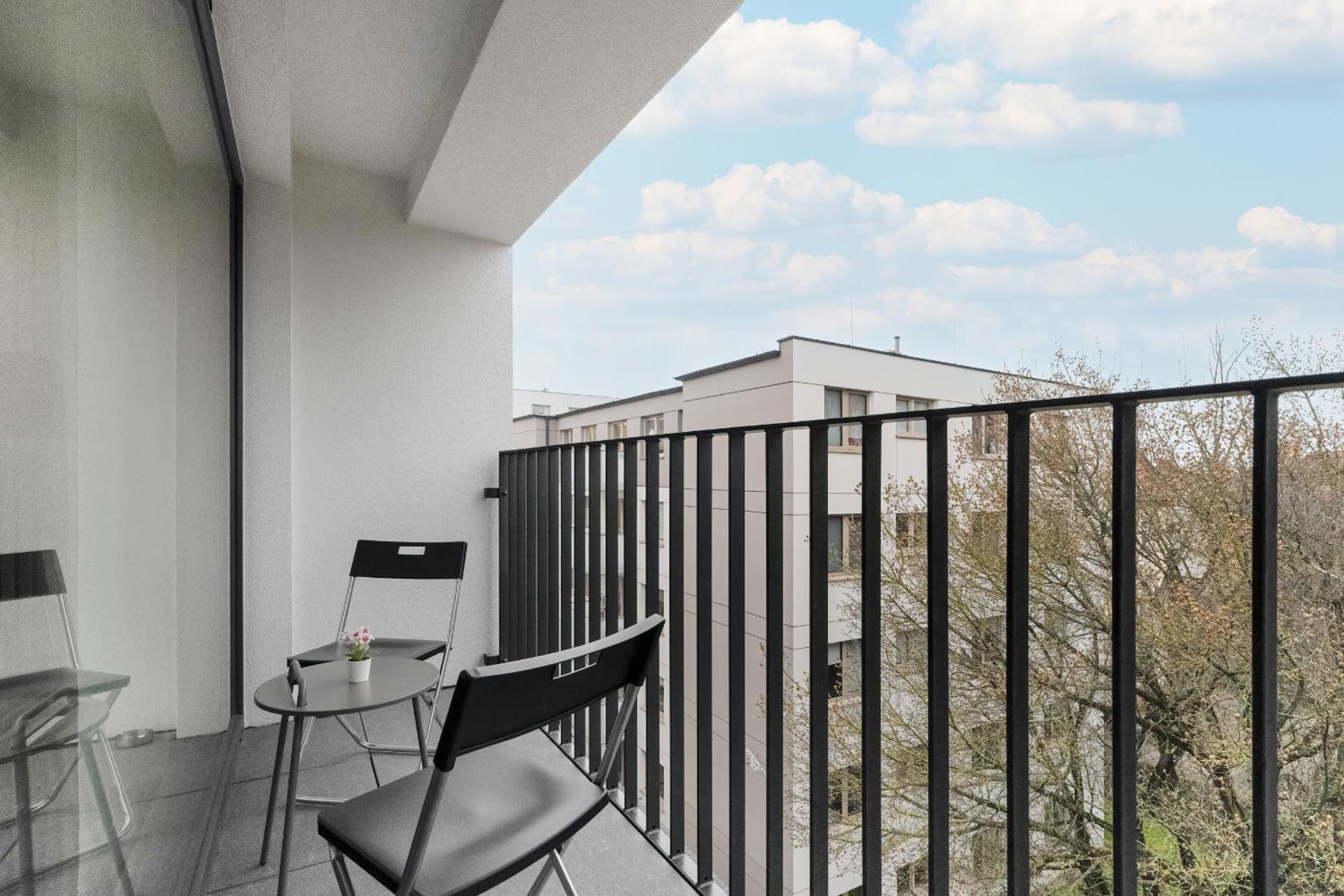 Spacious Apartment With Balcony By Rent Like Home 波兹南 外观 照片